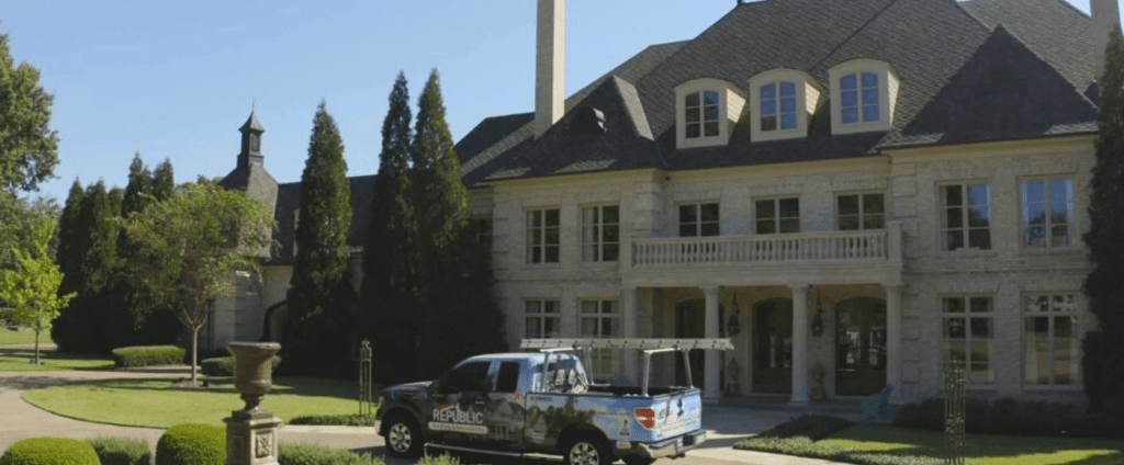 Red-Flags-to-Look-for-When-Hiring-a-Roofing-Contractor